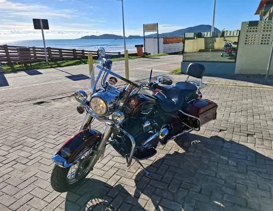 HARLEY-DAVIDSON ROAD KING CLASSIC 